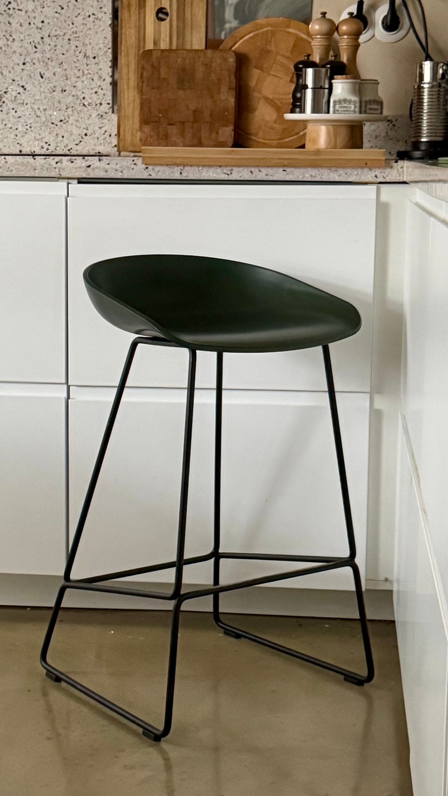 Hay barkruk AAS 38 groen/teal zitting met zwart stalen frame