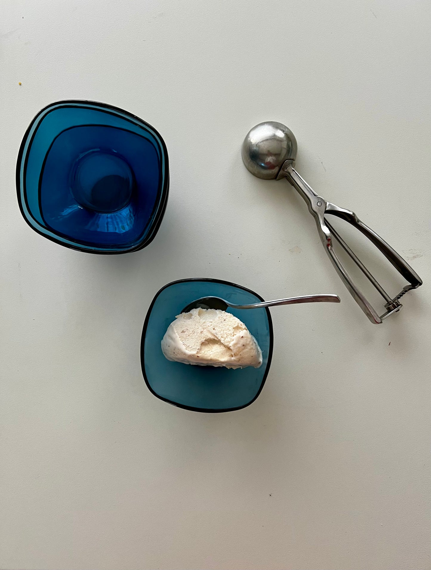 Vintage Vereco desertschaaltje – Kobaltblauw gehard glas