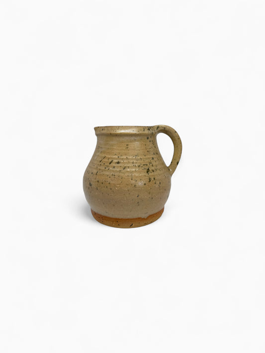 Vintage studio pottery kan – Nederlandse keramiek (gesigneerd)