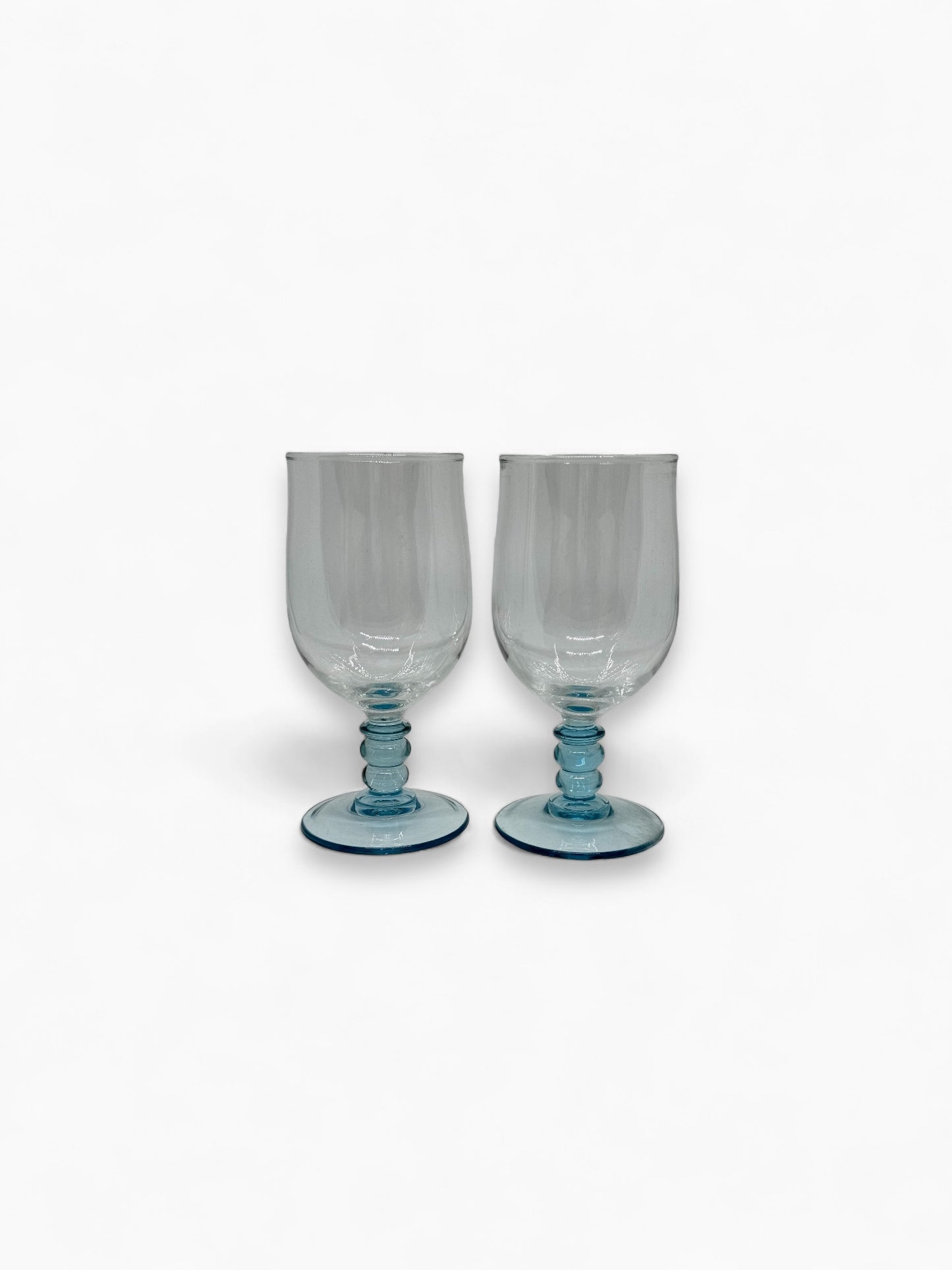 Multifunctioneel glas op blauwe voet