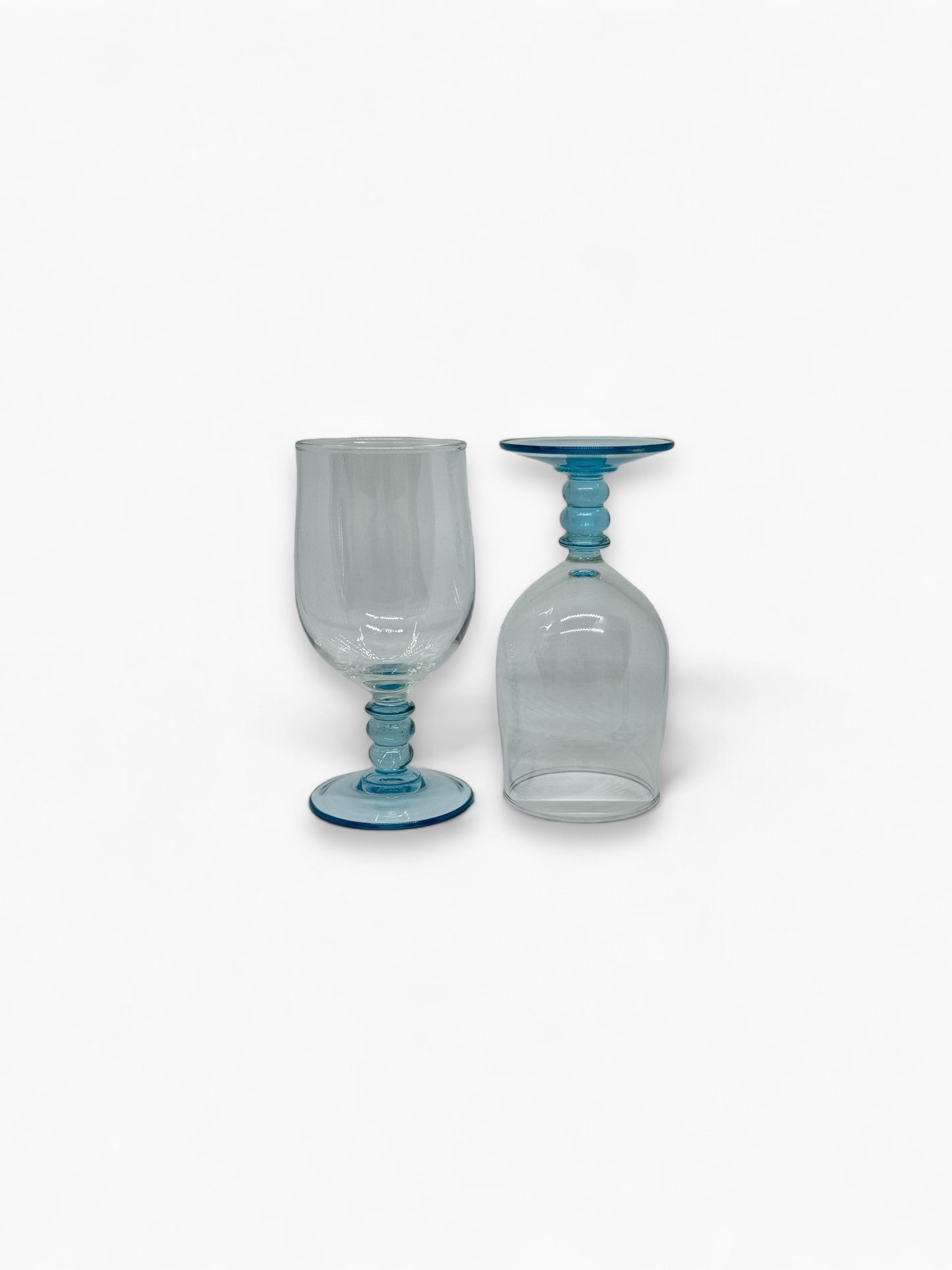 Multifunctioneel glas op blauwe voet